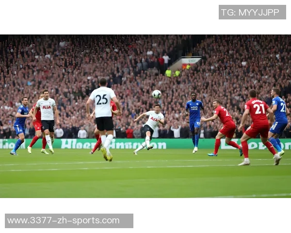 我爱足球画:描绘绿茵场上的激情与梦想,展现球迷心中的热血与荣耀 我爱足球画:描绘绿茵场上的激情与梦想,展现球迷心中的热血与荣耀